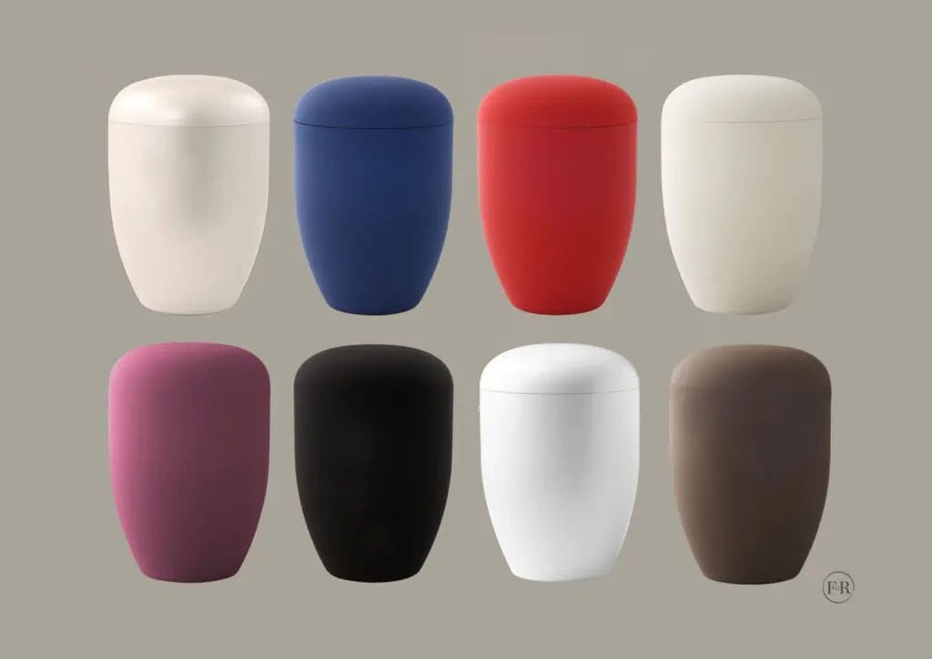 Farverige urner i forskellige nuancer og materialer